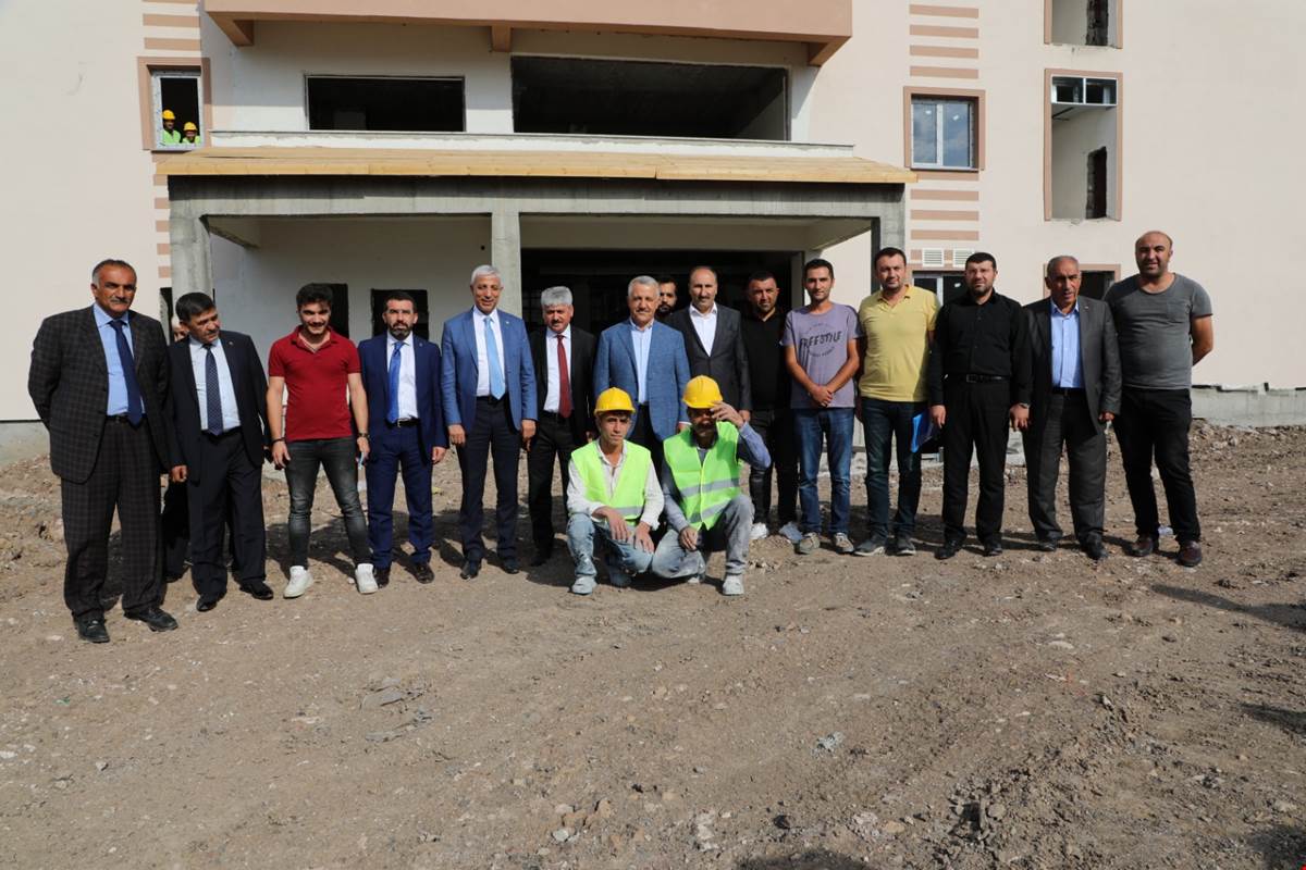 Kars’ta protokolden Hizmet Binaları İnşaatlarında İnceleme
